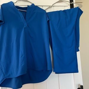 Figs scrub set royal blue. Oversized top xxl. Pants xxl